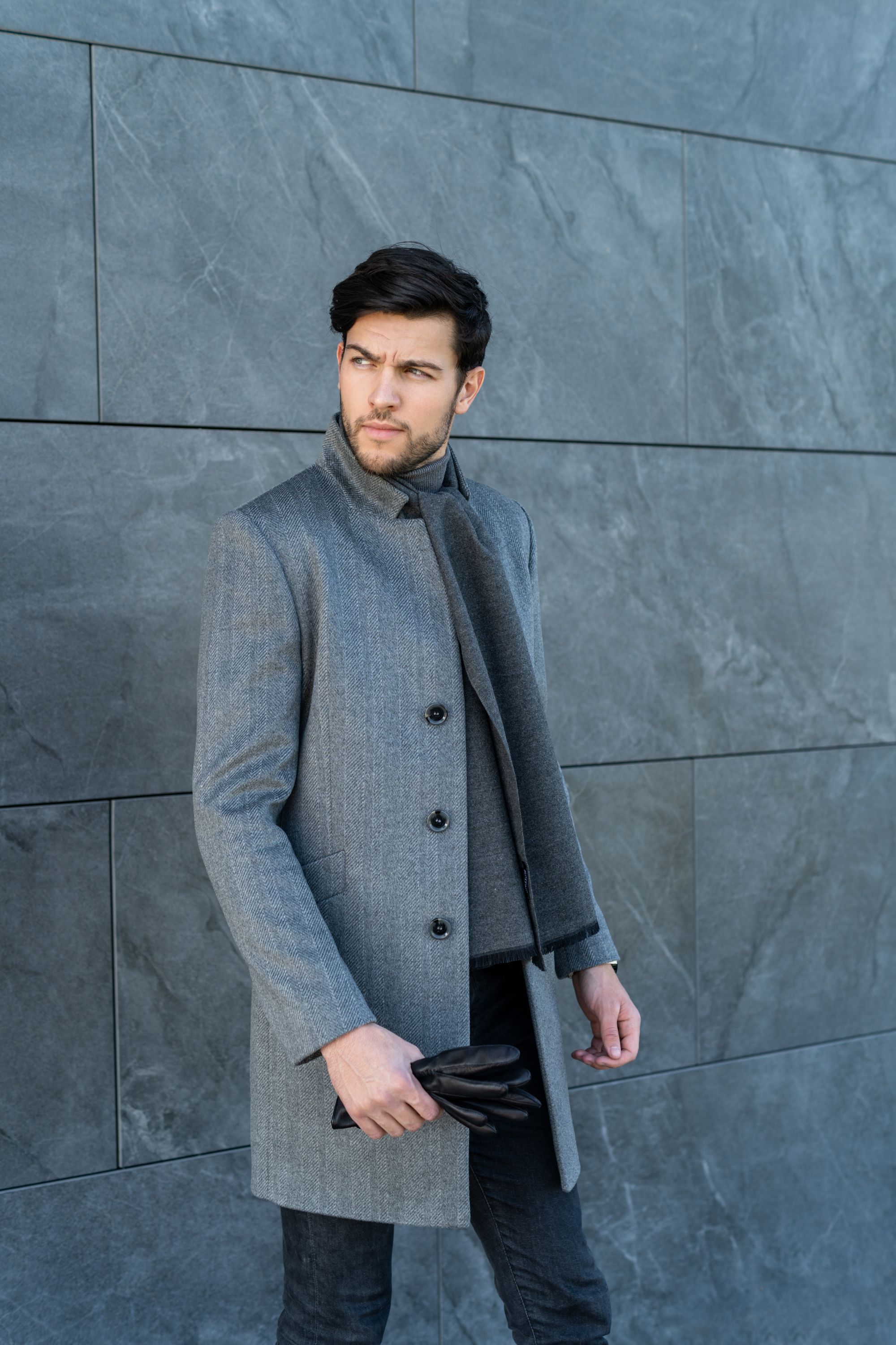 Exquisite Mens Coat: Gray Demi-Season Style Art